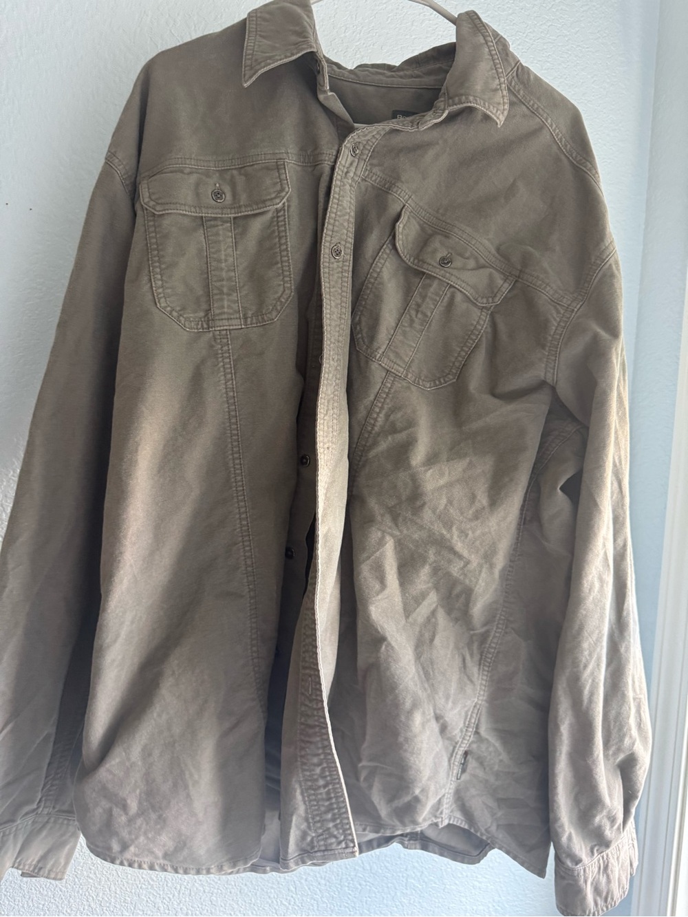 Royal Robbins Men's Shirt Jacket in Olive Brown